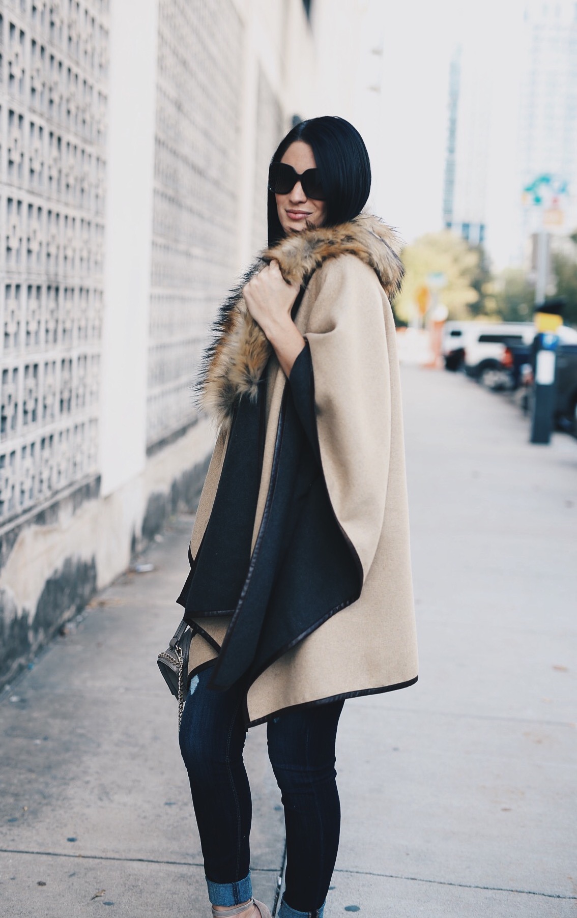 Faux Fur Cape | how to style a fur cape | how to wear a fur cape | faux fur fashion | styling faux fur | fall fashion tips | fall outfit ideas | fall style tips | what to wear for fall | cool weather fashion | fashion for fall | style tips for fall | outfit ideas for fall || Dressed to Kill #fauxfur #capestyle #furcape