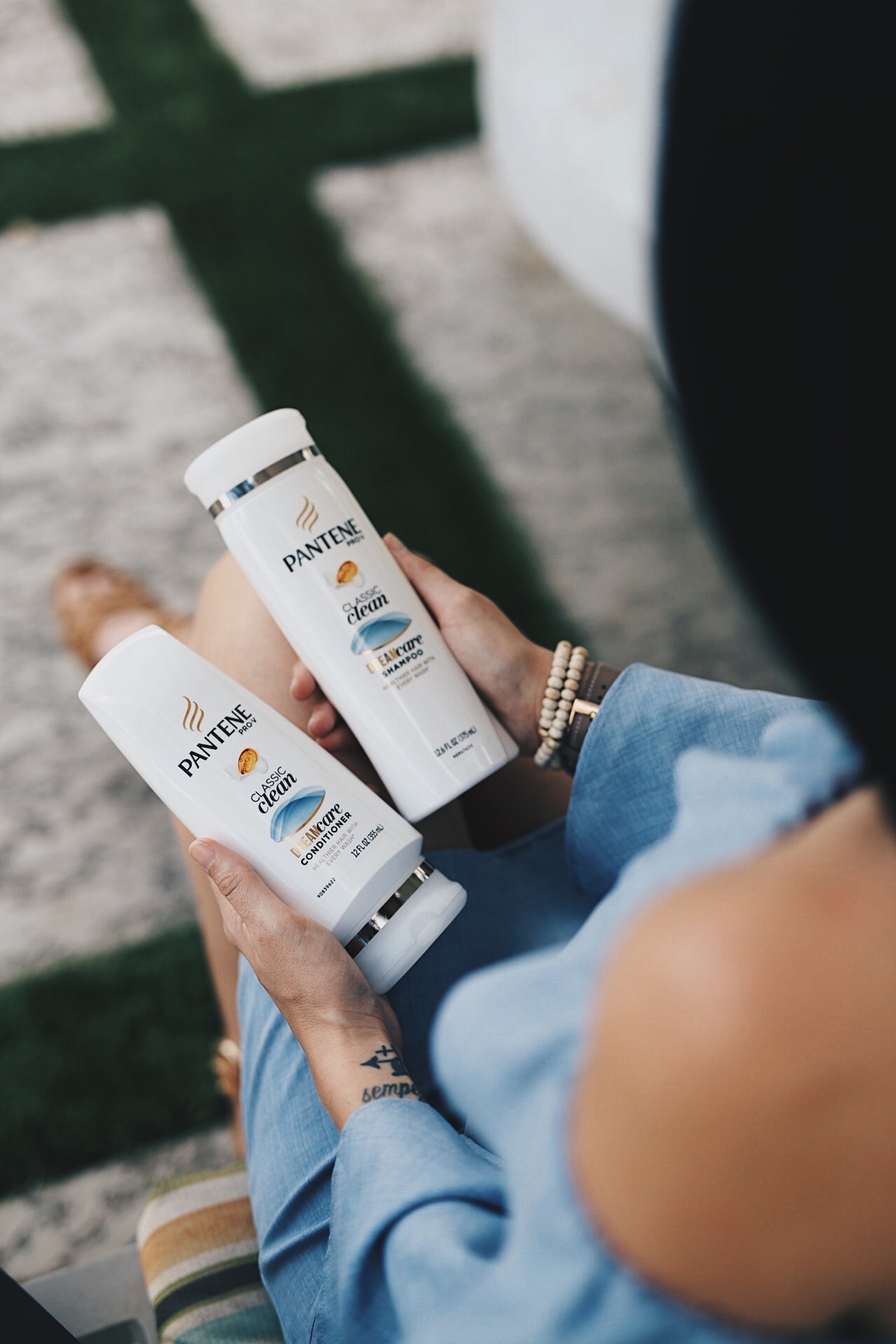 DTKAustin is sharing why she can't live without the new Pantene Pro-V Classic Clean Shampoo & Conditioner. See why she's now washing her hair everyday and never regretting her decision! Click for more information and images of her sleek straight hair!