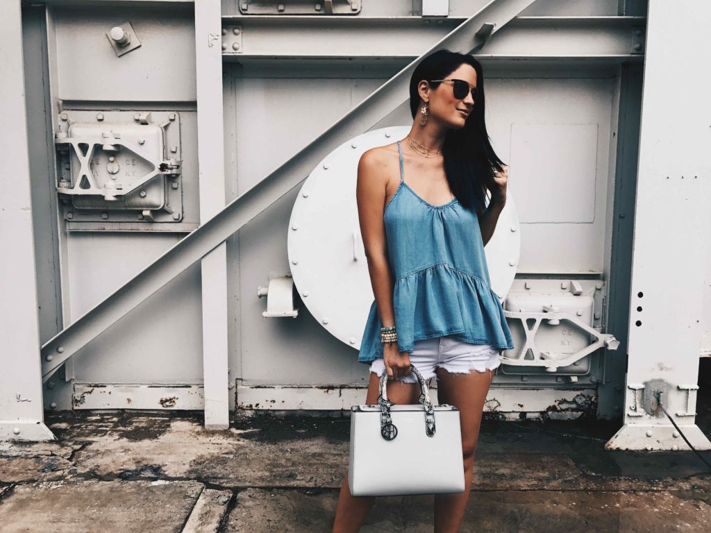 DTKAustin shares her go-to casual outfit for Sunday brunch in Austin. Chambray top by Lux & the Moon, Bag by Henri Bendel, jewelry from Baublebar. Click for more information and photos.