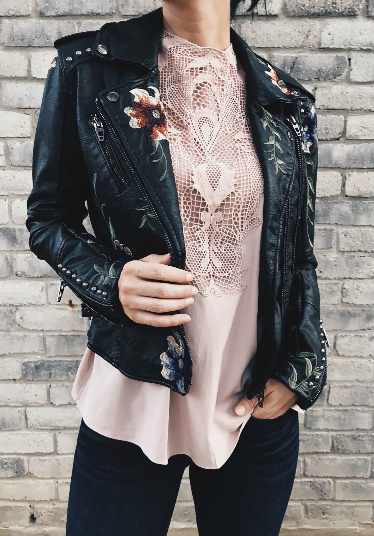 DTKAustin is sharing her top must-have pieces from the 2017 Nordstrom Anniversary Sale. This floral BlankNYC jacket is a Fall staple with this lace tank for layering. | nordstrom sale must haves | what to buy from the nordstrom anniversary sale || Dressed to Kill