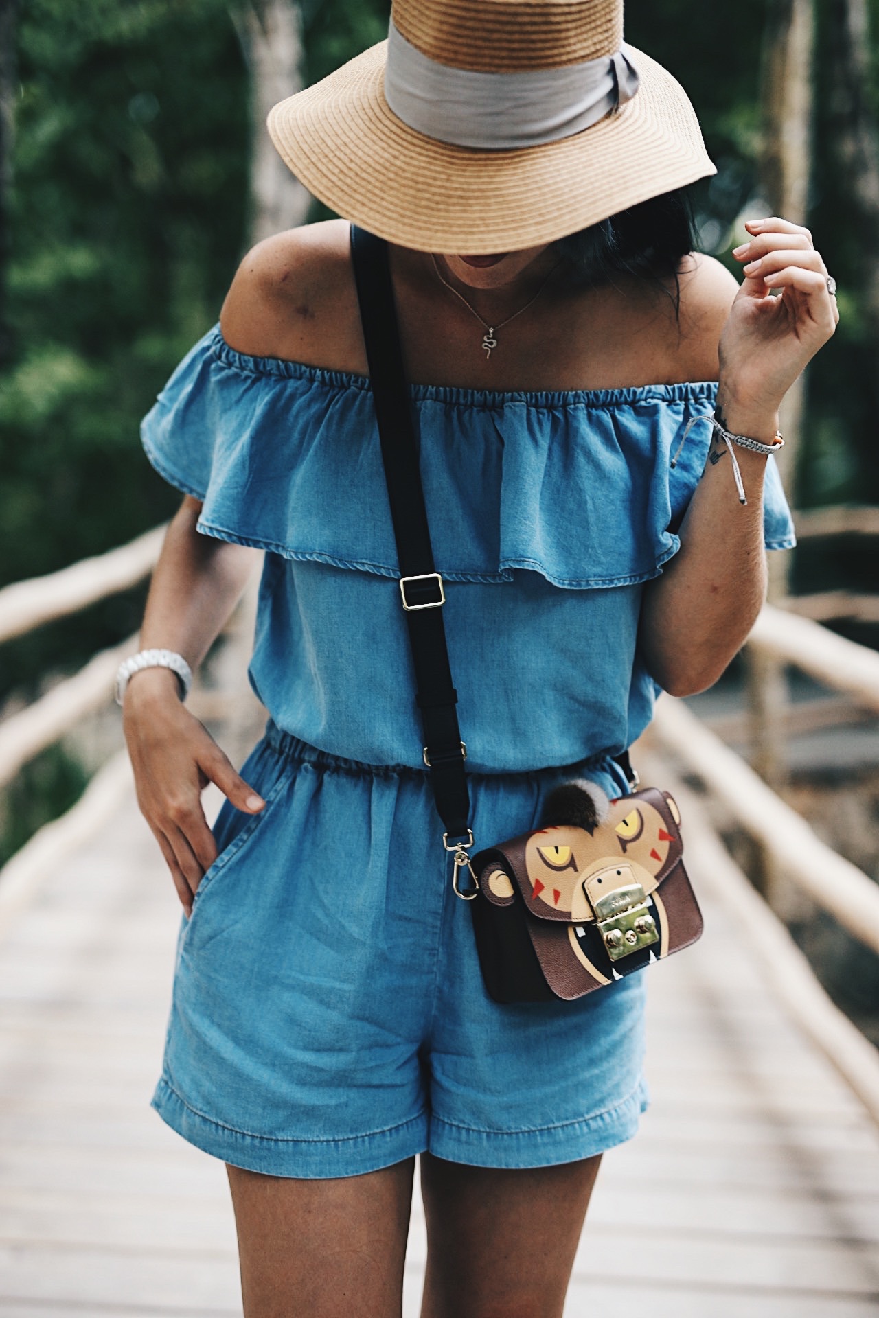DTKAustin shares details on the most versatile Splendid chambray romper and how to wear it dressy for date night and casual on the beach. Click for more photos and details. | how to style a romper | how to wear a romper | romper style tips | summer fashion tips | summer outfit ideas | summer style tips | what to wear for summer | warm weather fashion | fashion for summer | style tips for summer | outfit ideas for summer || Dressed to Kill