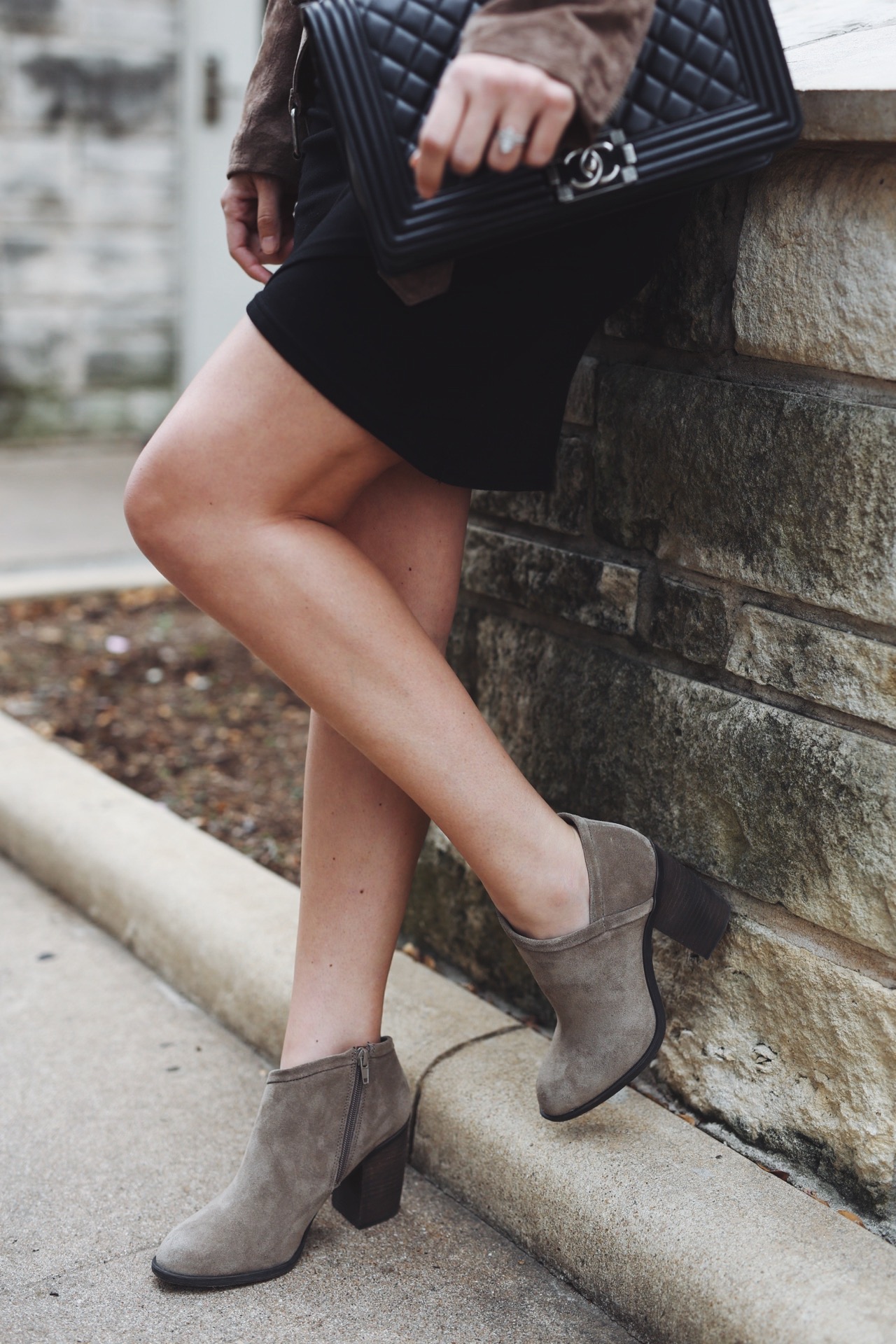 DTKAustin shares her favorite Fall/Winter nude booties that are all under $100 from Nordstrom. | affordable nude booties | nude bootie style | styling a nude bootie | fall shoes | must-have fall shoes | fall style tips | what to wear for fall | cool weather fashion | fashion for fall | style tips for fall | outfit ideas for fall || Dressed to Kill #nudebooties #bootieseason #fallshoes #fallstyle