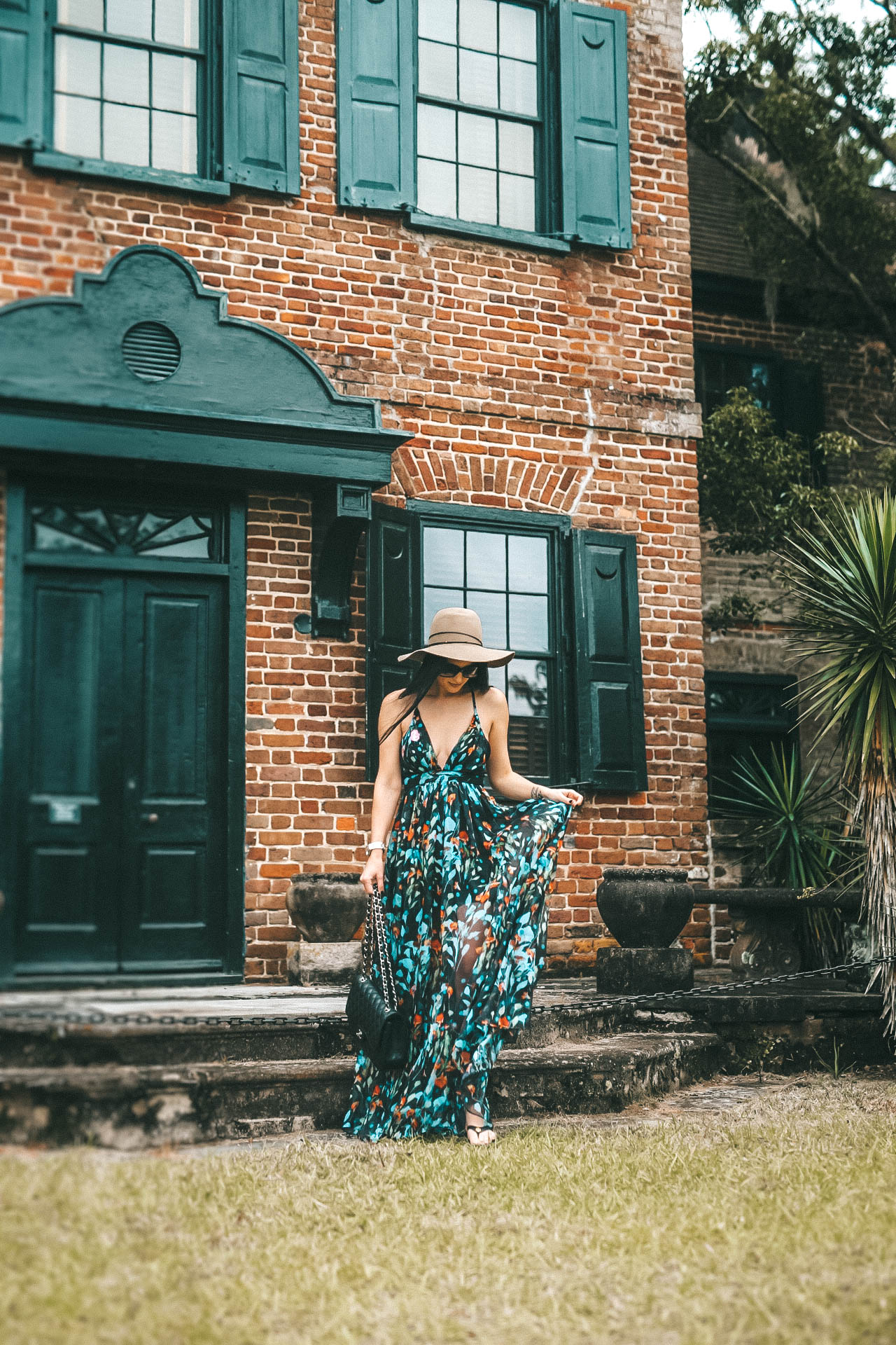 #Charleston #CharlestonSC #CharlestonVacation #volvocars #NewS60 #Middletonplace #southernplantation #helicoptertour #rainbowrow #thedewberry | Volvo | A Weekend in Charleston: the Best Things to Do featured by top Austin travel blogger Dressed to Kill