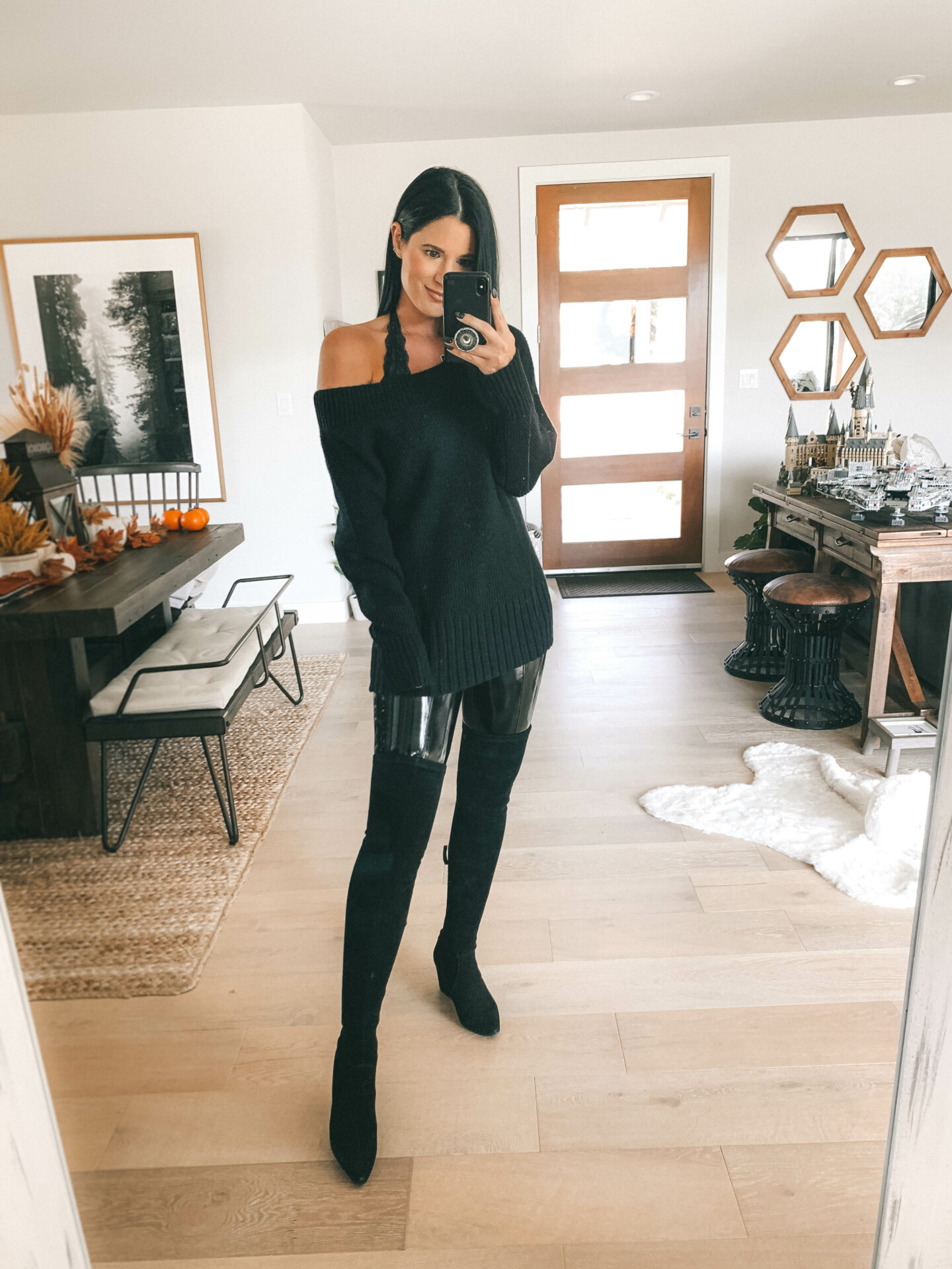How to wear faux patent leather leggings - Dressed to Kill